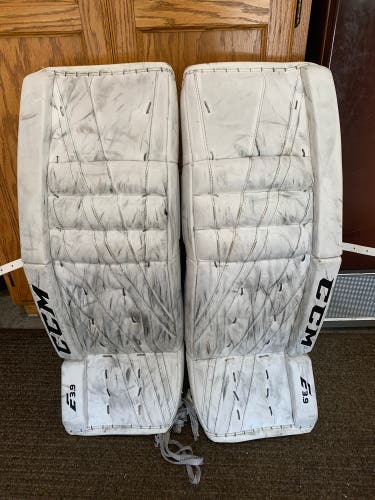 32" CCM  Extreme Flex E3.9 Goalie Leg Pads