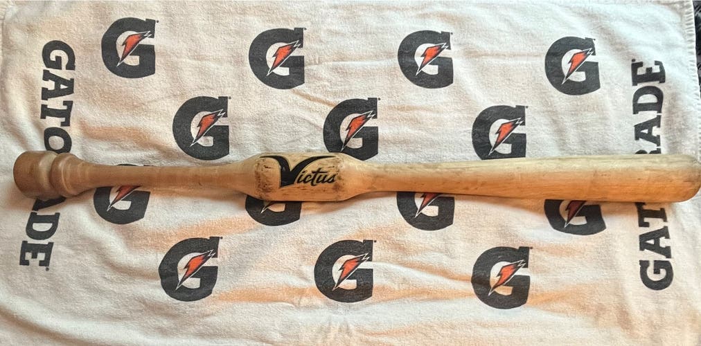 Victus TWO-HAND TRAINER Wood 33" Bat