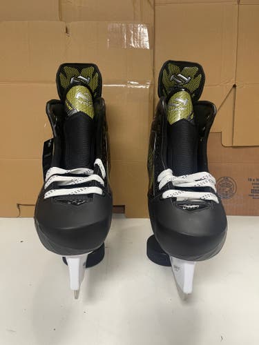 Senior New True Catalyst 7 Hockey Skates Regular Width Size 9