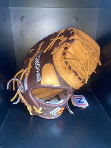 New 2023 Right Hand Throw Nokona First Base Youth Alpha Baseball Glove 10.5"