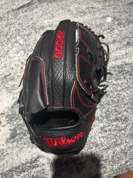 Brand new college pitching glove 11.75
