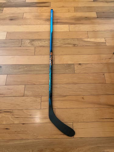 New Bauer Sync Hockey Stick P28/77 Flex/Right Handed