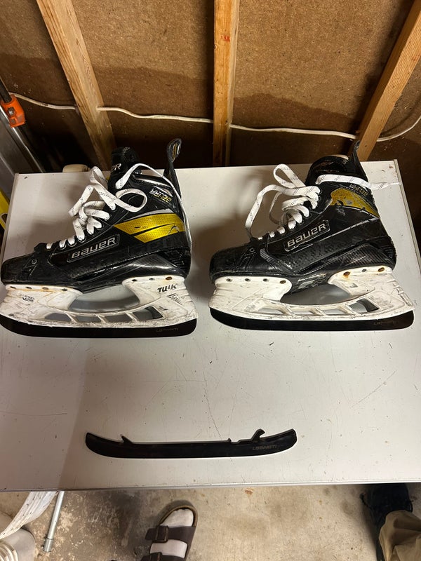 Senior Bauer  Size 10 Supreme UltraSonic Hockey Skates