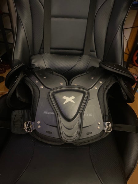 Youth Medium Xenith Flyte Shoulder Pads
