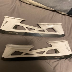 Used Goalie Bauer 8R Vertexx Edge Holder And LS Pulse Ti Blades