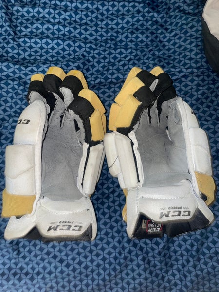 CCM HGPJSSP Pro Stock Hockey Gloves - Daniel Carr - Vegas Golden Knights  Away 14