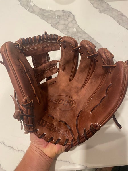 Infield 11.75 A2000 Baseball Glove Carlos Correa Model
