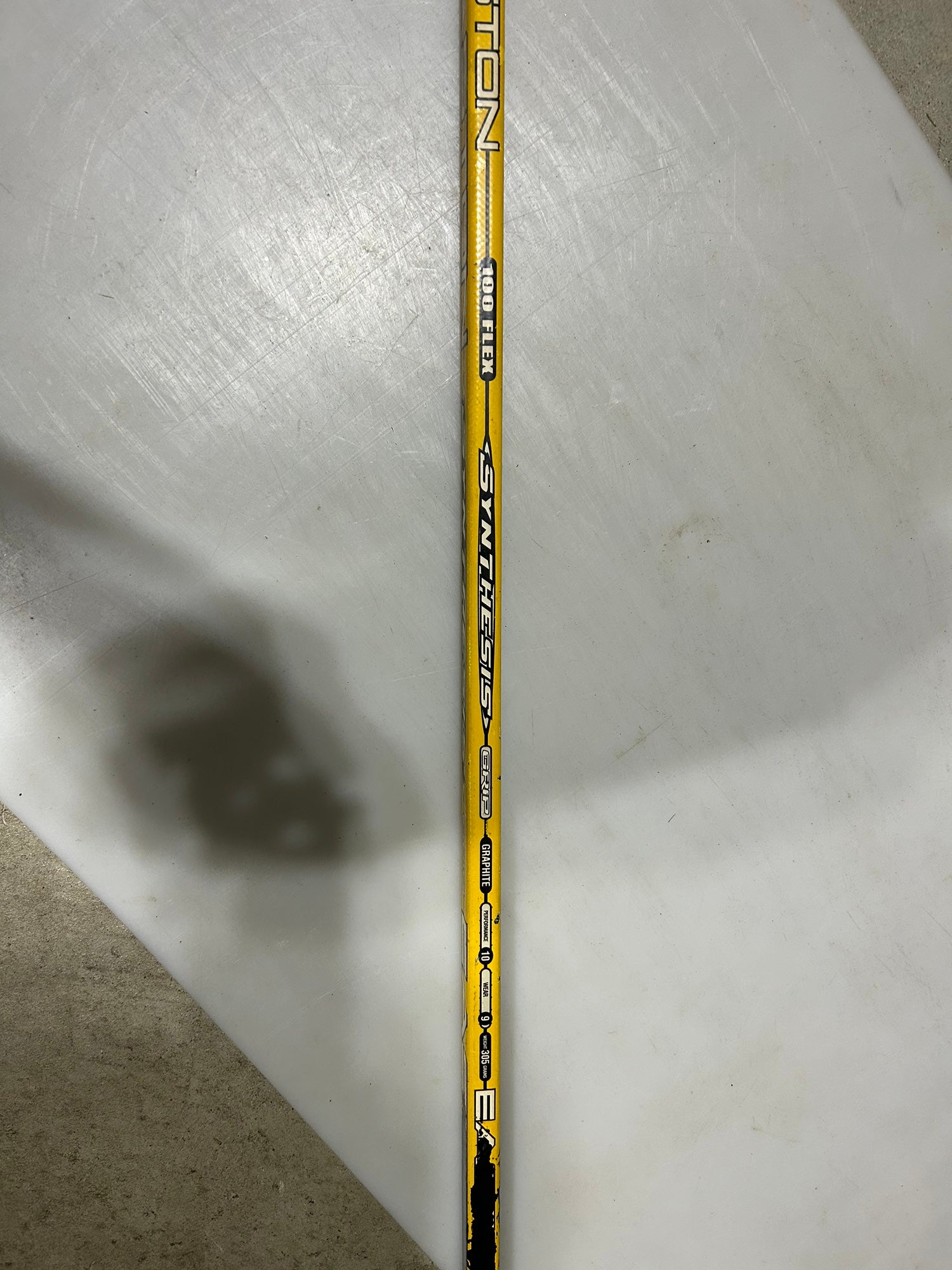 Easton Synthesis Hockey Shaft- Junior