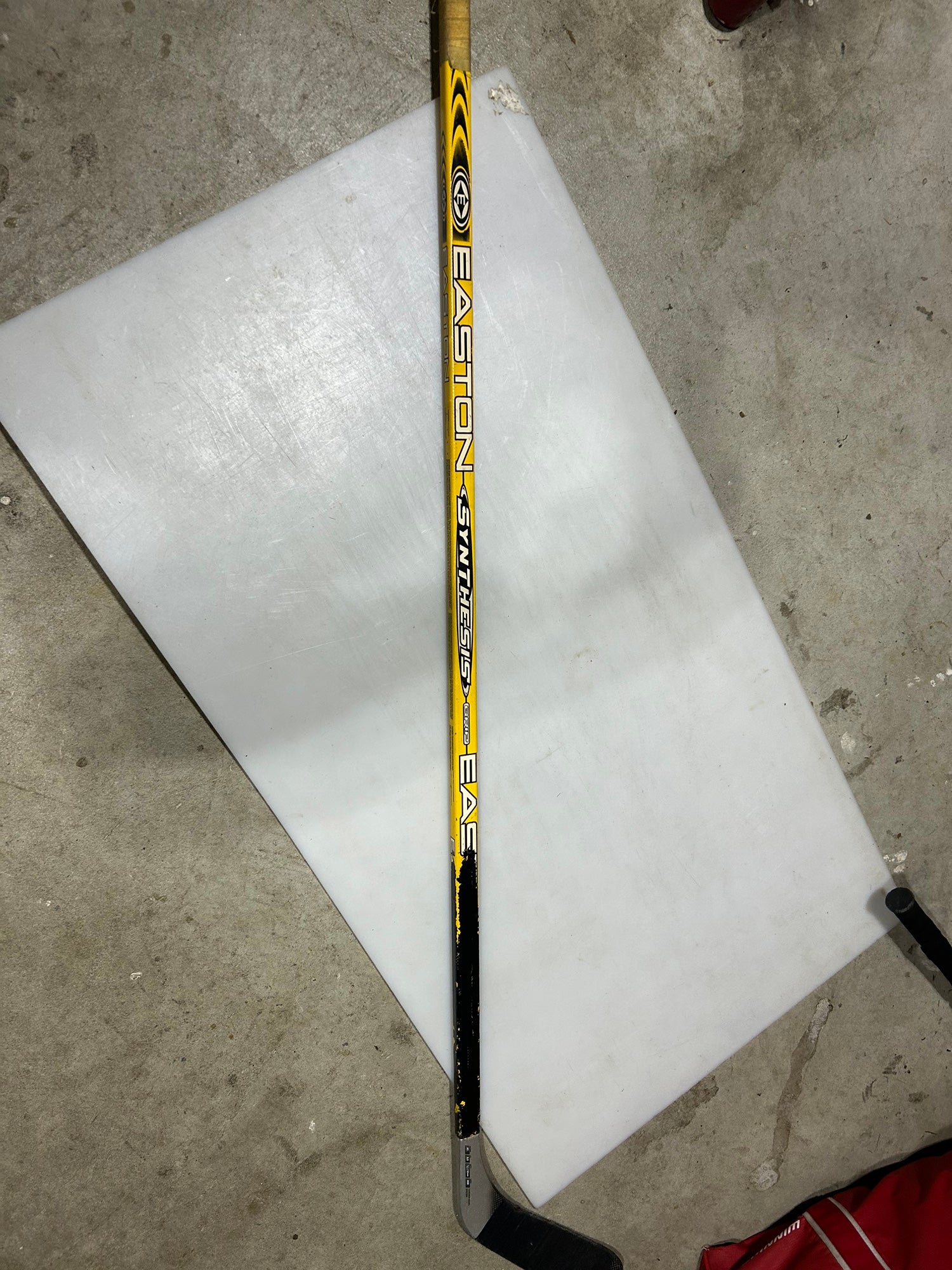 Easton Synthesis Grip Hockey Shaft- Senior