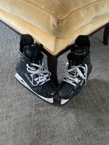 Used Bauer Regular Width   Size 8 Supreme UltraSonic Hockey Skates