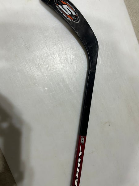 Easton Synergy SE16 Grip Composite Hockey Stick- Junior