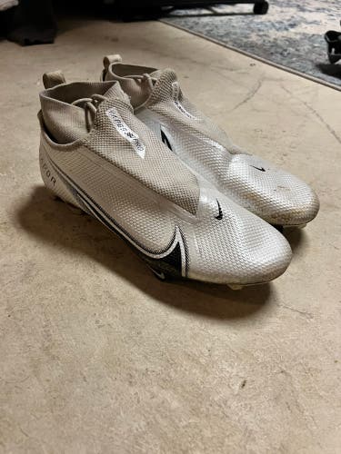White Adult Molded Cleats Low Top Vapor Edge Pro 360