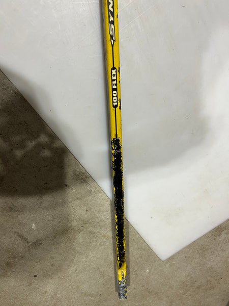 Easton Synthesis Grip Hockey Shaft- Senior