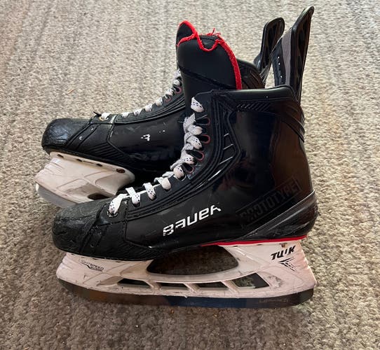 Bauer Vapor Hyperlite Prototype Regular Width Pro Stock Size 10.5 Hockey Skates
