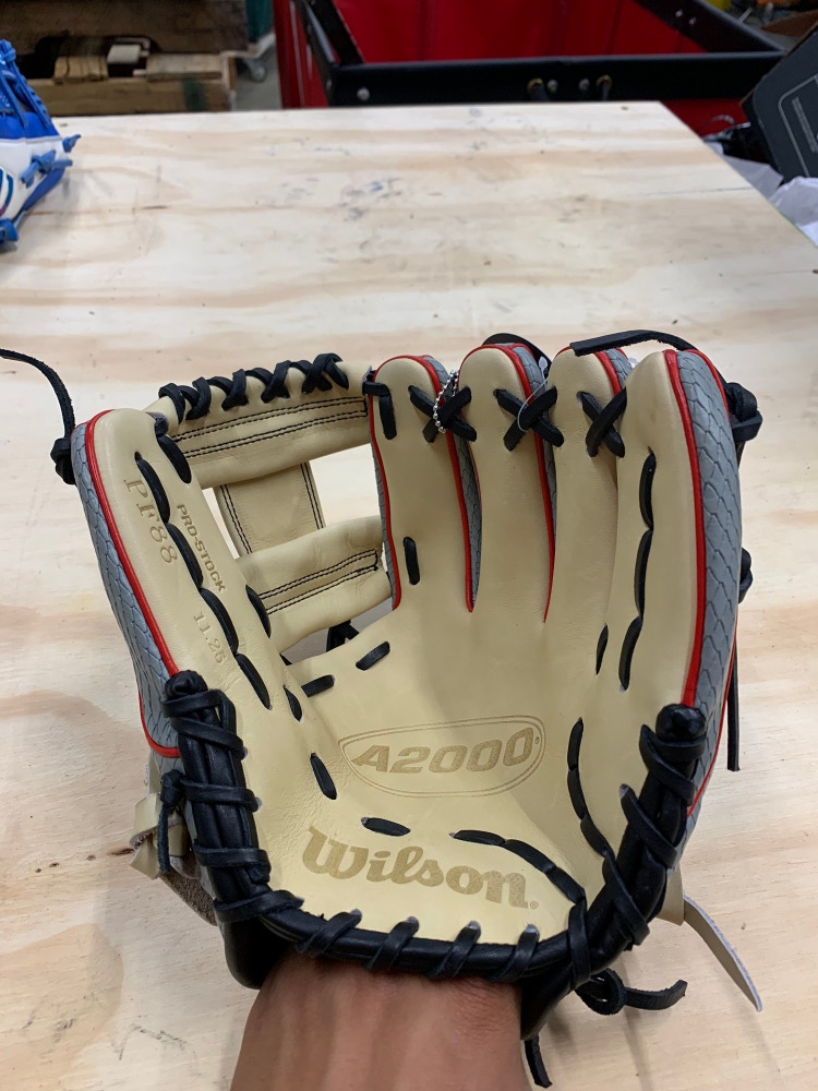 New Wilson A2000 Right Hand Throw Infield Baseball Glove 11.25"