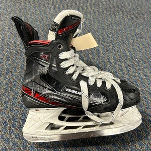 Used Intermediate Bauer Vapor 2X Hockey Skates | Size 5.5