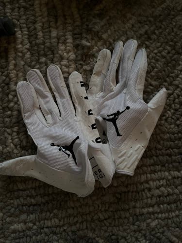 White Adult Medium Jordan Gloves