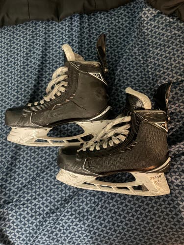 Size 8.5 Bauer Supreme 1S Hockey Skates