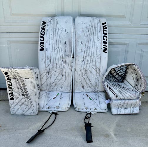 Vaughn SLR 2 Int Goalie Pad Set