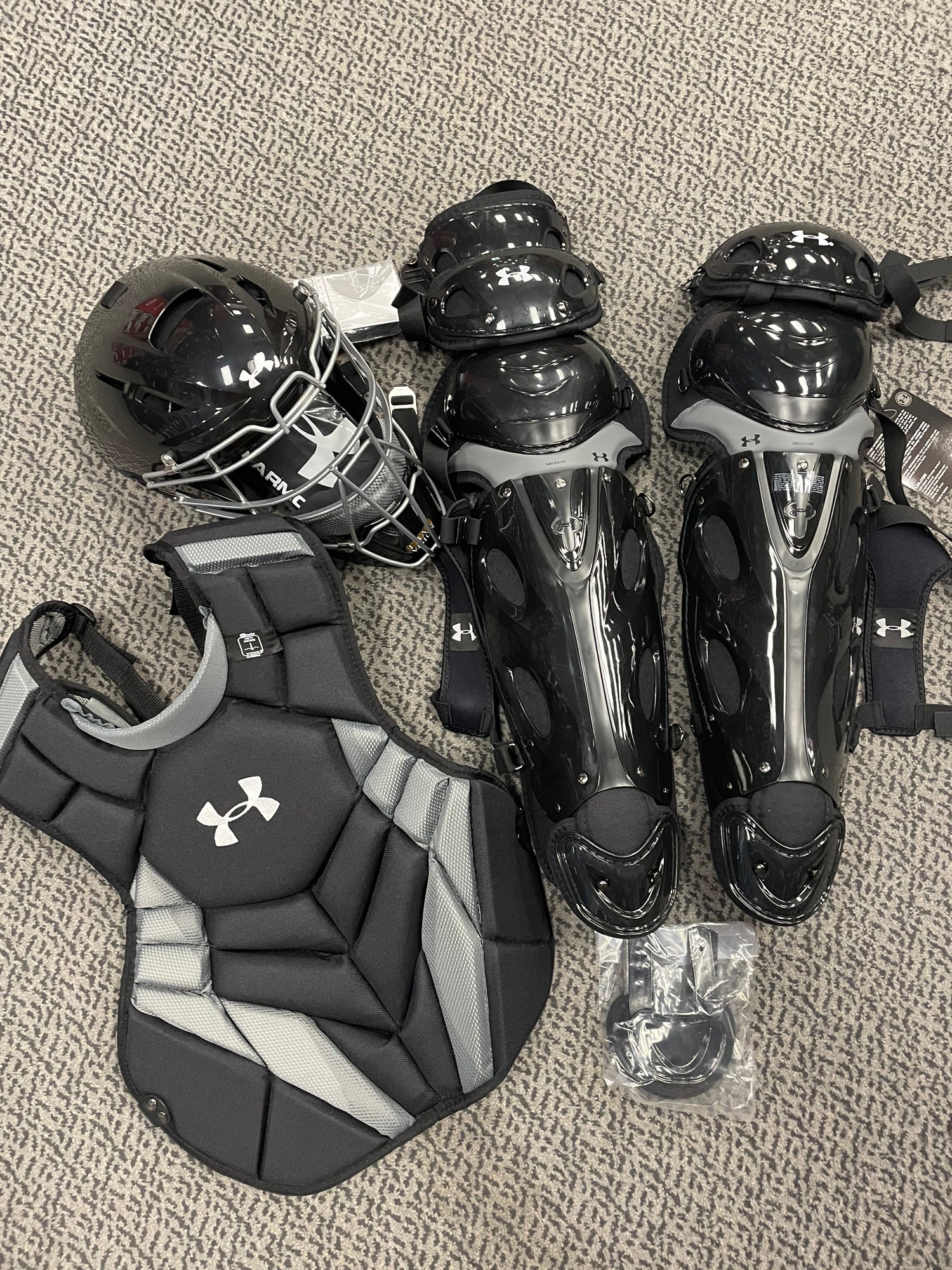 Under Armour Adult Pro 4 Series Catcher's Set