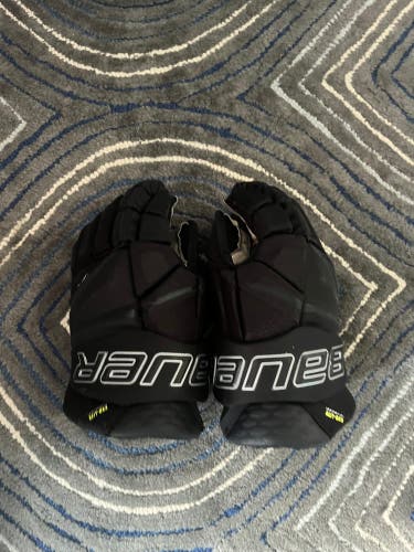 Used Bauer 14"  Vapor Hyperlite Gloves