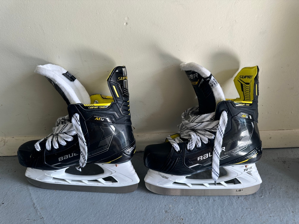 Used Bauer Wide Width  Size 4.5 Supreme M4 Hockey Skates
