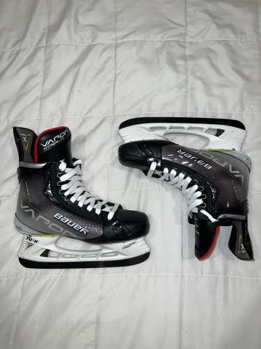 Used Bauer Size 9 Vapor Hyperlite Hockey Skates