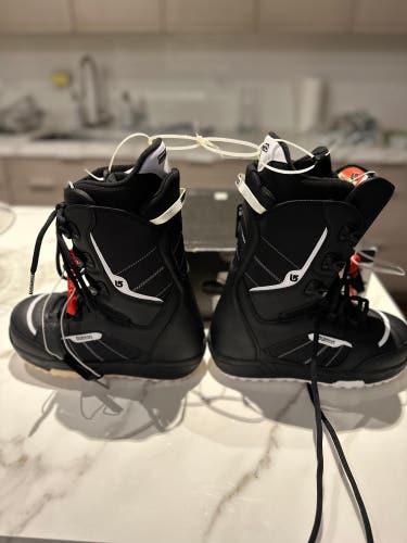 New Burton Invader Men's Snowboard Boots Size 8
