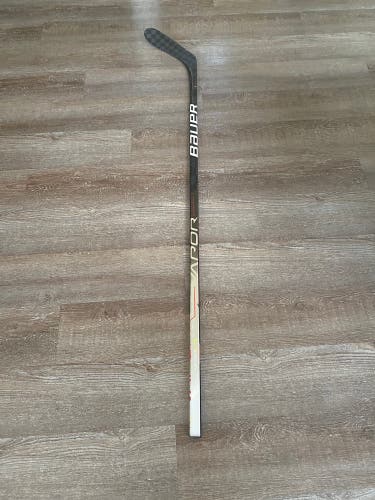 Senior Left Hand P28  Vapor Hyperlite Hockey Stick