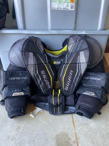 Used Small Bauer Supreme s29 Goalie Chest Protector