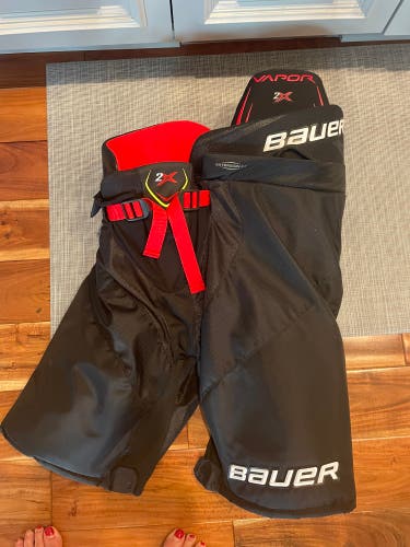 Senior Bauer Vapor 2X hockey breezers