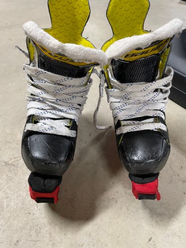 Used Bauer Regular Width Size 4.5 Supreme S37 Hockey Skates