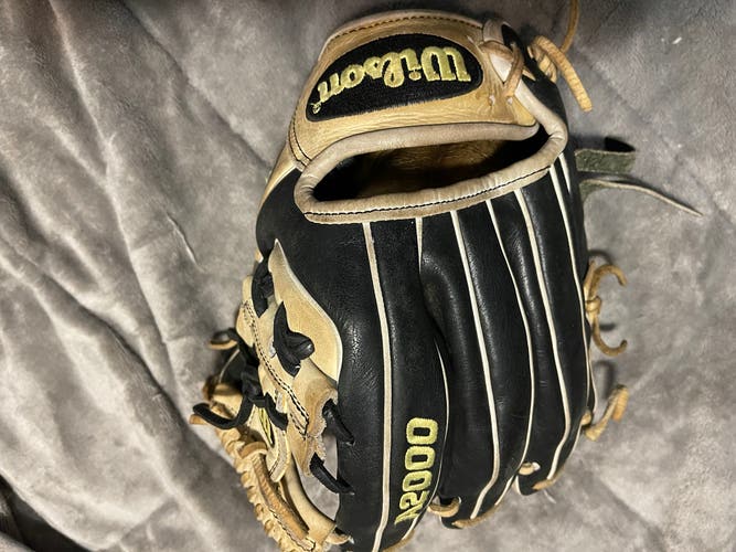 Infield 11.5" A2000 Baseball Glove