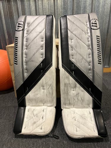 Used 32" + 1” Warrior Ritual G4 Intermediate Goalie Leg Pads
