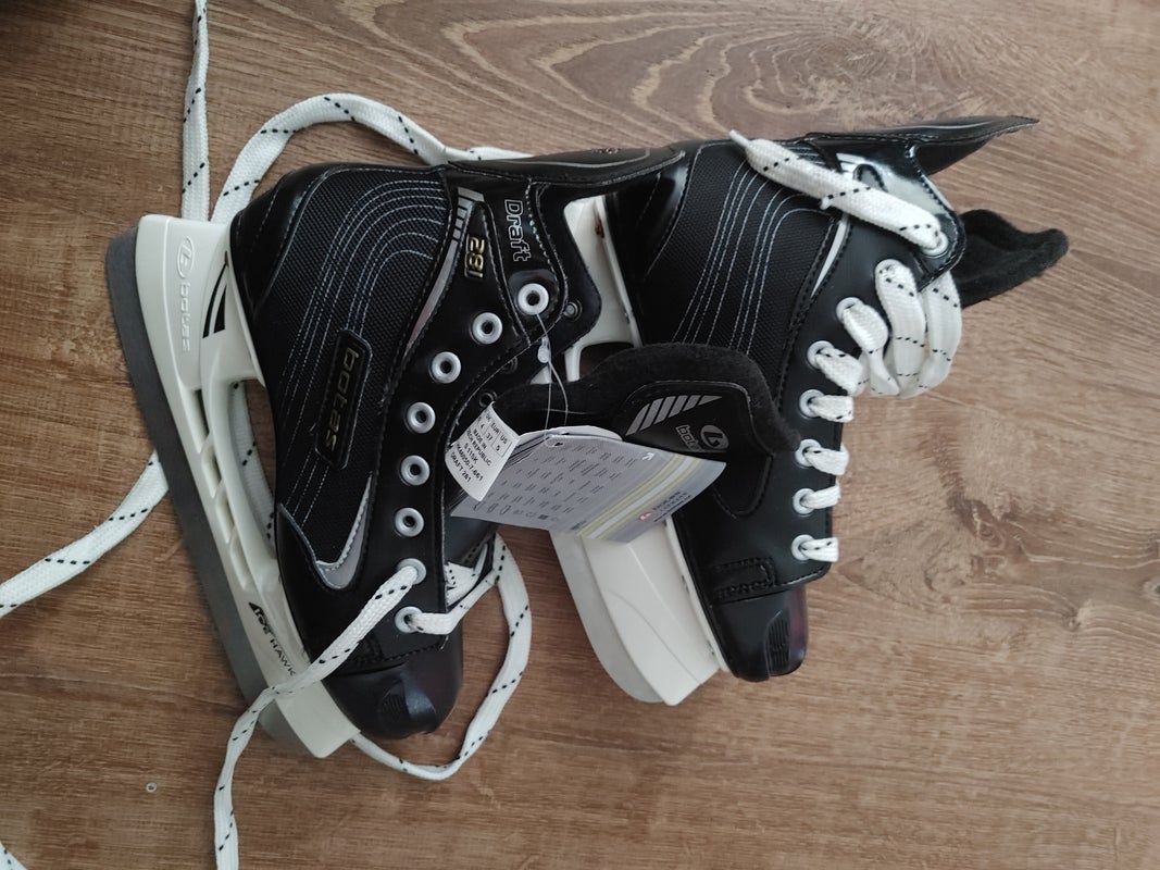 Youth New Hockey Skates Regular Width Size 5