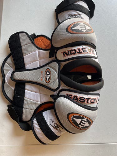 New Medium Easton Synergy 300 Shoulder Pads