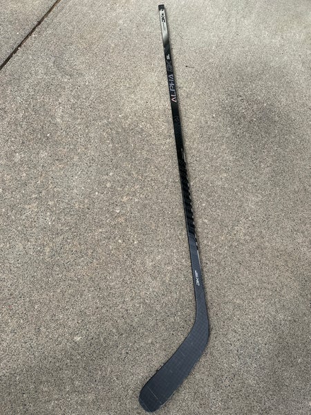 Senior Right Handed W88 Alpha DX Hockey Stick