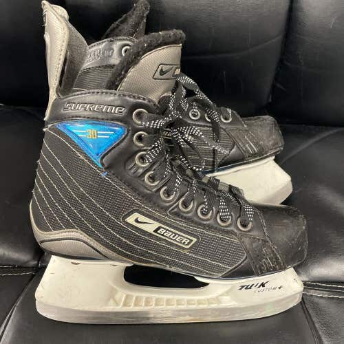 Junior Size 2.5 BAUER SUPREME POWER FIT 30 Ice Hockey Skates