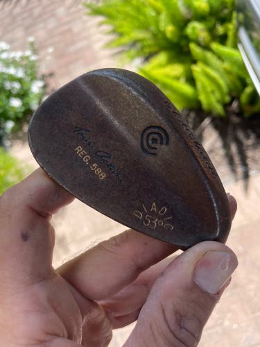 Cleveland tour action golf wedge 53 deg in right hand