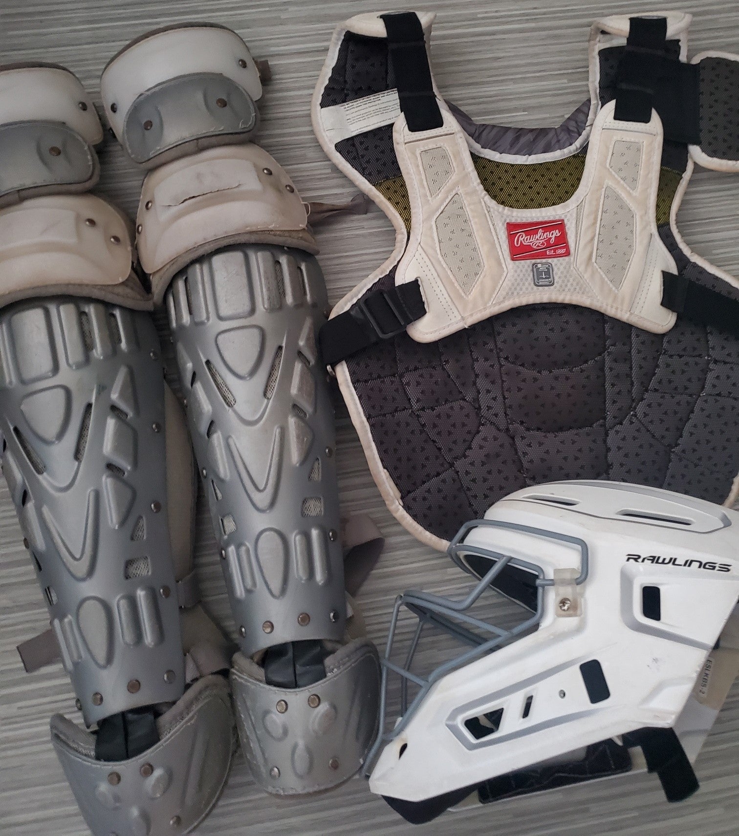 Rawlings Velo 2.0 Series Softball Catcher's Gear Set White/Sliver