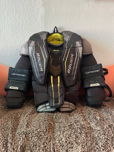 Used XL Bauer Supreme s29 Goalie Chest Protector
