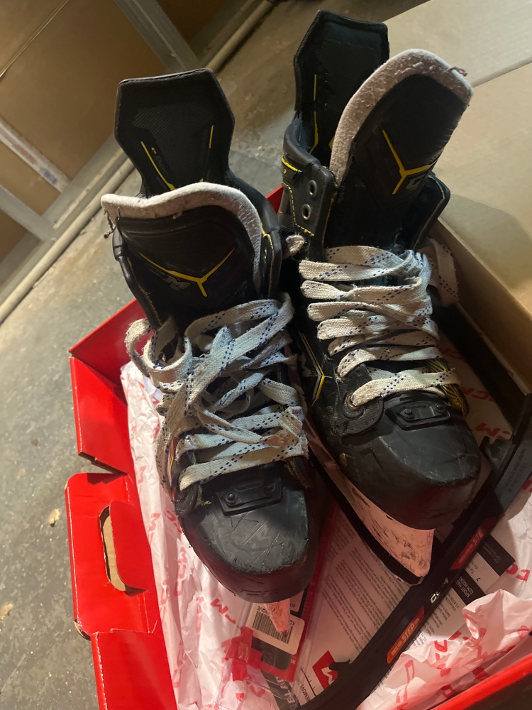 Used CCM Regular Width Size 9 Super Tacks AS3 Pro Hockey Skates