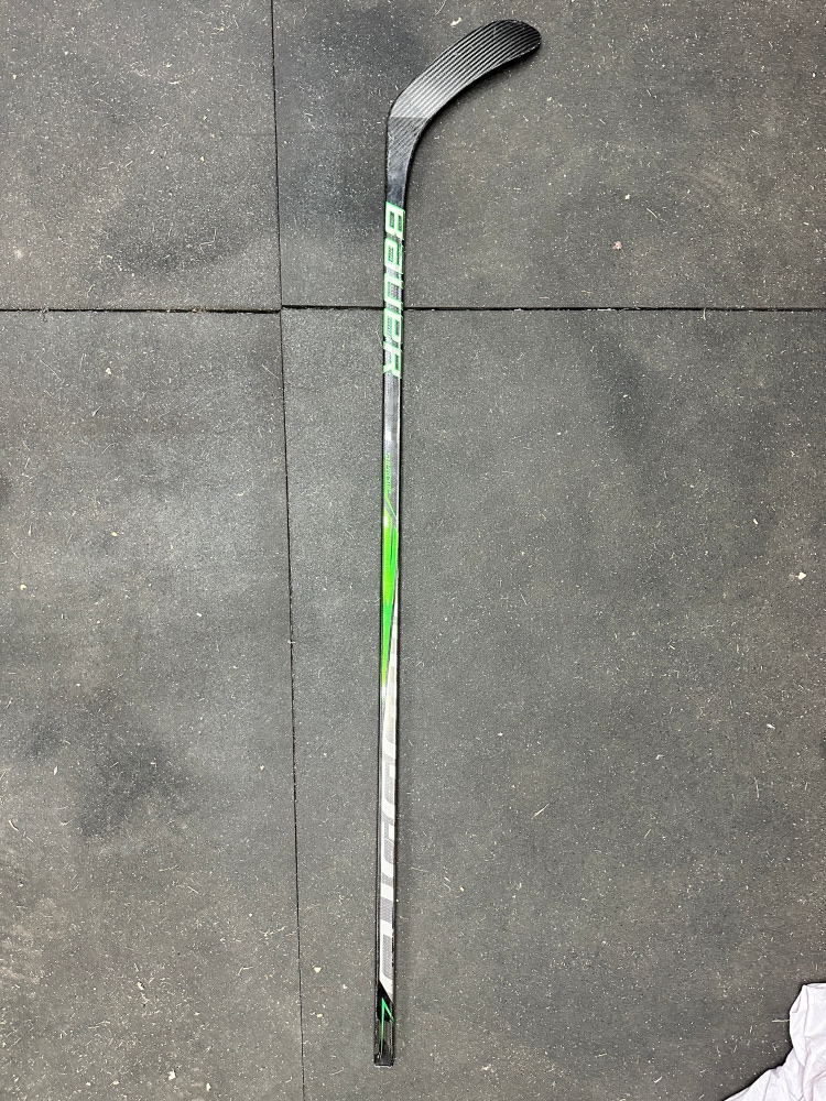 Intermediate Left Hand P28 Supreme Ignite Pro+ Hockey Stick