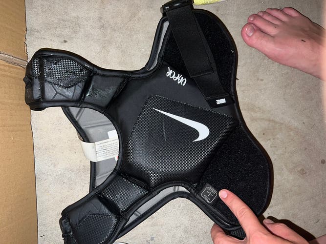 Used Medium Nike Vapor Shoulder Pads