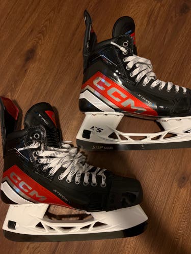 New CCM Regular Width   Size 11 JetSpeed FT6 Pro Hockey Skates