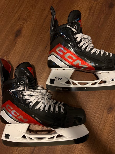 New CCM Regular Width Size 11 JetSpeed FT6 Pro Hockey Skates