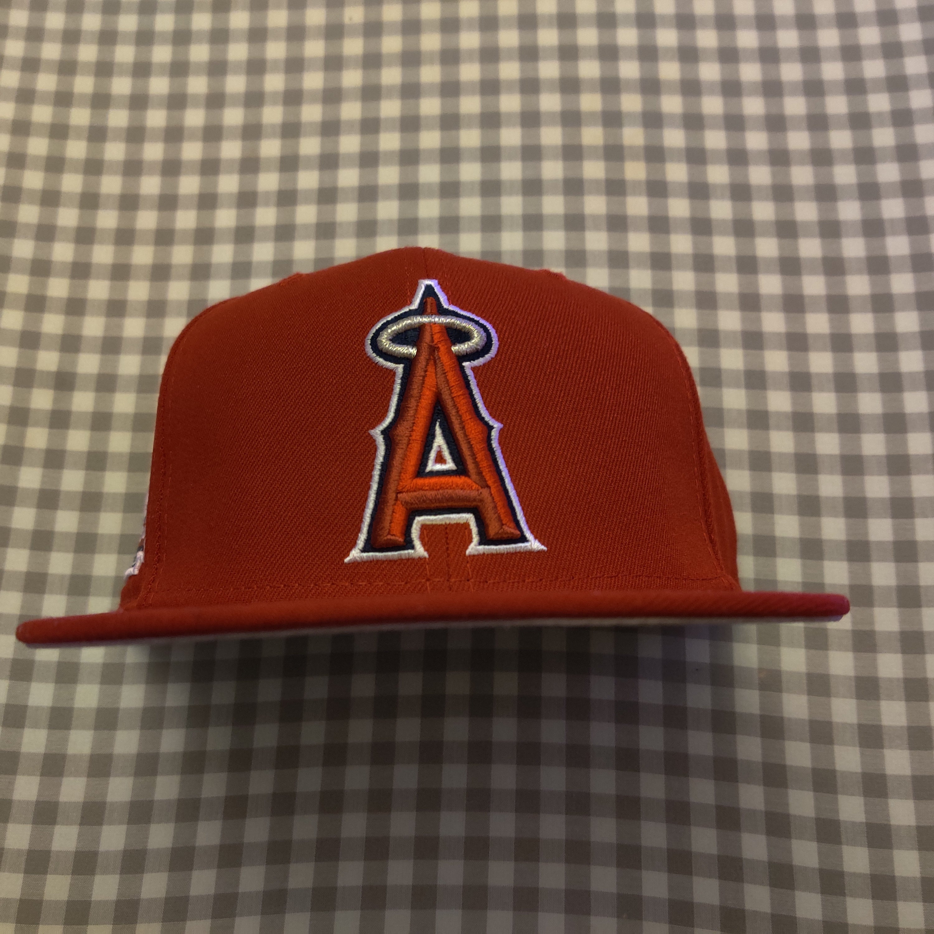 Los Angeles Angels 7 1/4 Side Patch Pink Bottom | SidelineSwap