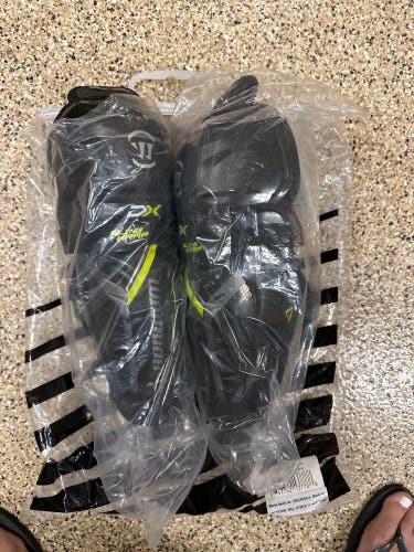 Brand new in package with tags! Warrior Alpha DX junior hockey shinguard - Jr. 10”