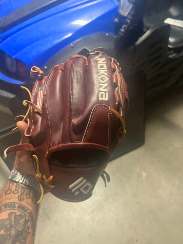 Almost New with tags Nokona bloodline pro  P1 EDGE