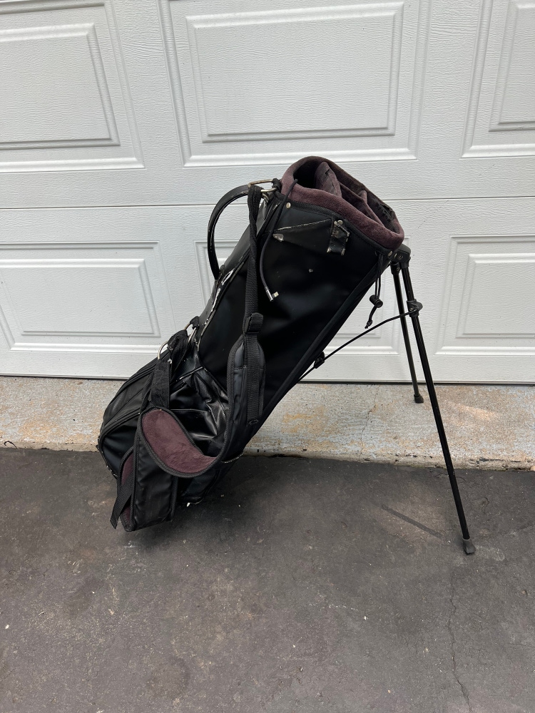 MNML Golf Bag Black Standing Bag With Portable Charger Solar